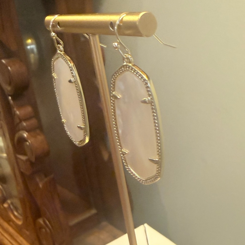 Kendra Scott Dani Gold Drop Earrings Ivory Mother of Pearl - Picture 7 of 8